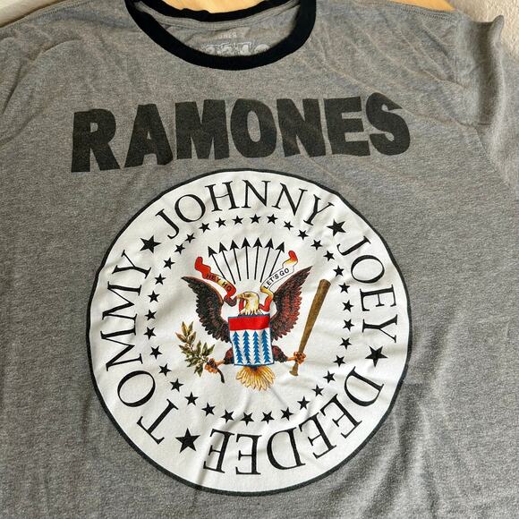 Ramones Band Tee Seal Graphic Gray Short Sleeve Banded Collar Sleeves Size 2XL - Picture 2 of 5